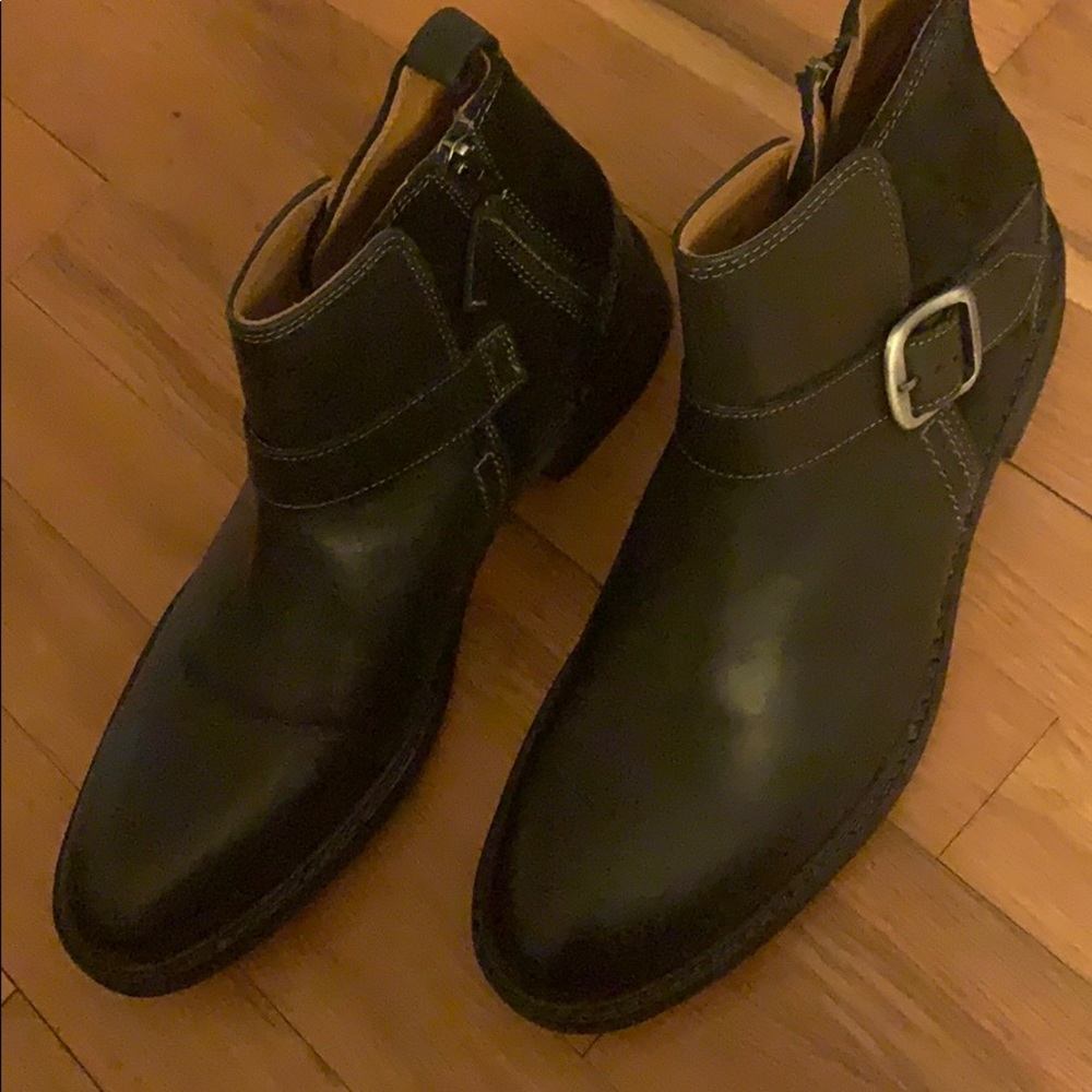 Brand new black leather men’s boots by Lucky